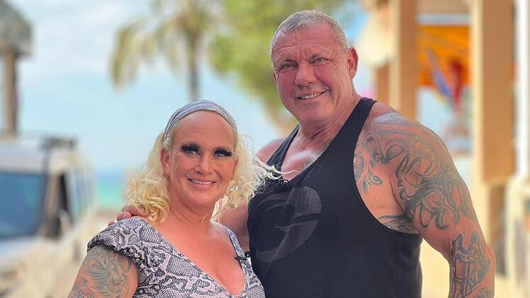 Die "Goodbye Deutschland"-Stars Caro und Andreas Robens haben den Kilos gemeinsam den Kampf angesagt.