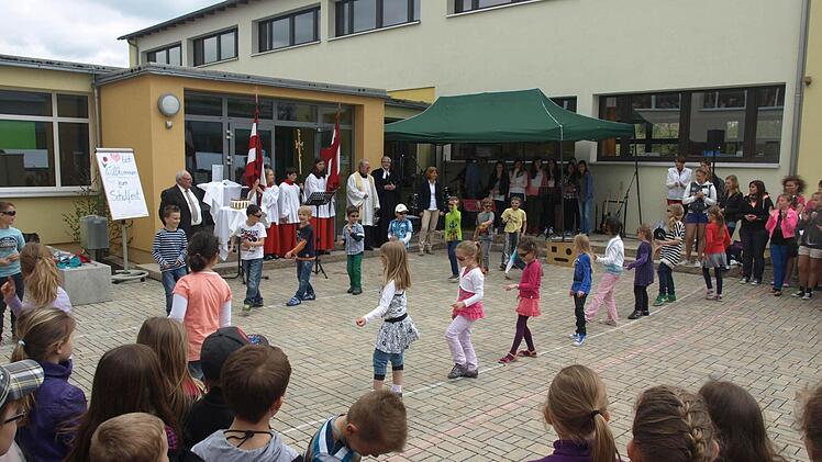 Tänze und Vorführungen