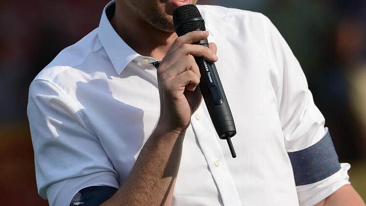 Landesliga-Spielleiter Patrick Garbe eröffnete die neue Saison. Foto: Alexander Muck