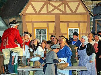 Während der Jahresschlusssitzung würdigte Bürgermeister Klement die Freilichtspiele des Heimatvereins auf der Freilichtbühne in Poppenlauer,  Foto: Dieter Britz/Archiv