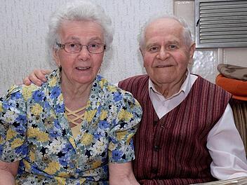Das Ehepaar Adelheid und Hans Glaser feiert am 5. Mai Diamantene Hochzeit.  Foto: Gerd Schaar