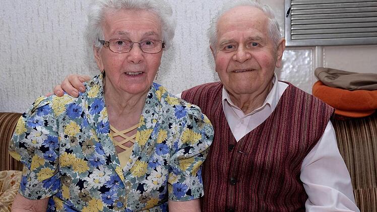 Das Ehepaar Adelheid und Hans Glaser feiert am 5. Mai Diamantene Hochzeit.  Foto: Gerd Schaar