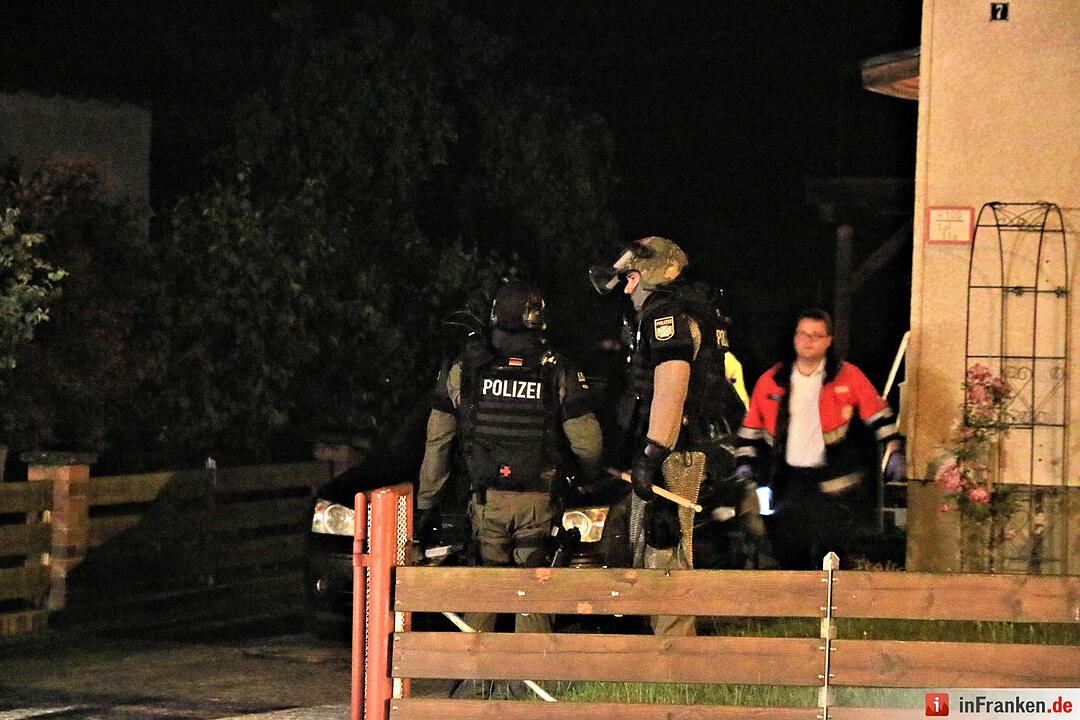 SEK stürmt Wohnhaus in Reundorf