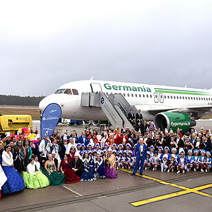 Fasching: Traditioneller Prinzenflug am Nürnberger Flughafen