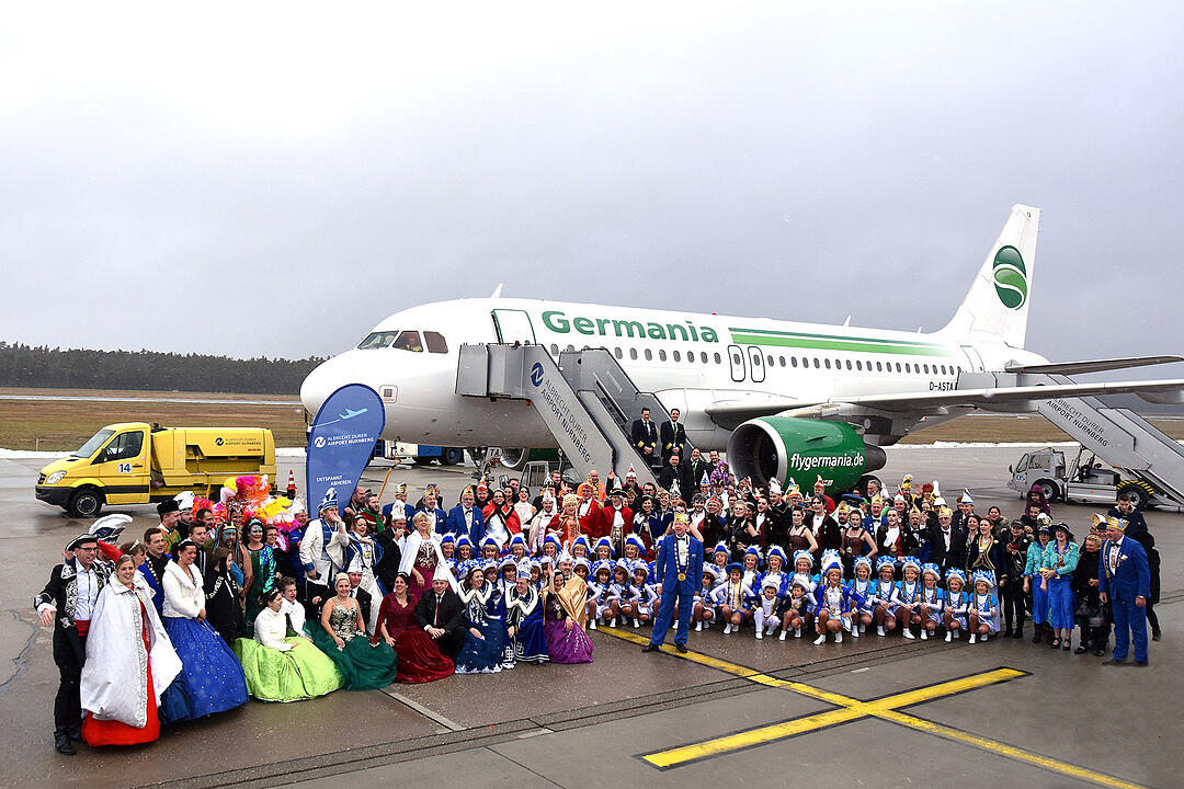 Fasching: Traditioneller Prinzenflug am Nürnberger Flughafen