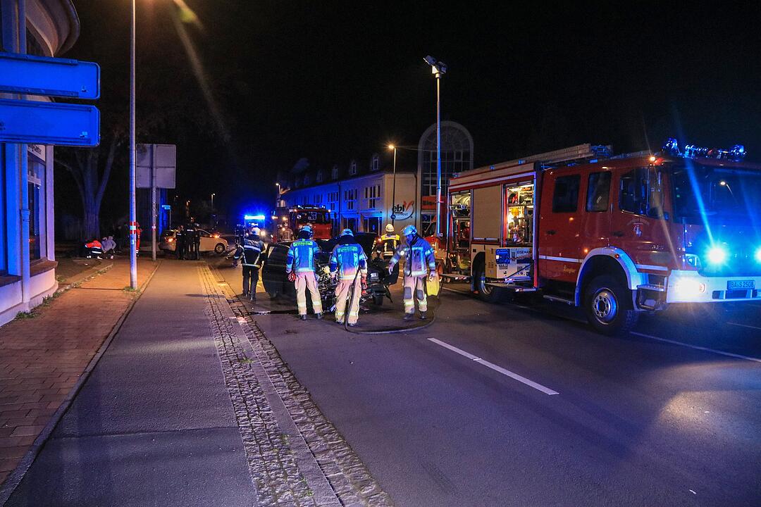 Bamberg: Auto kracht in Taxi - Verursacher flüchtet und lässt Verletzte zurück