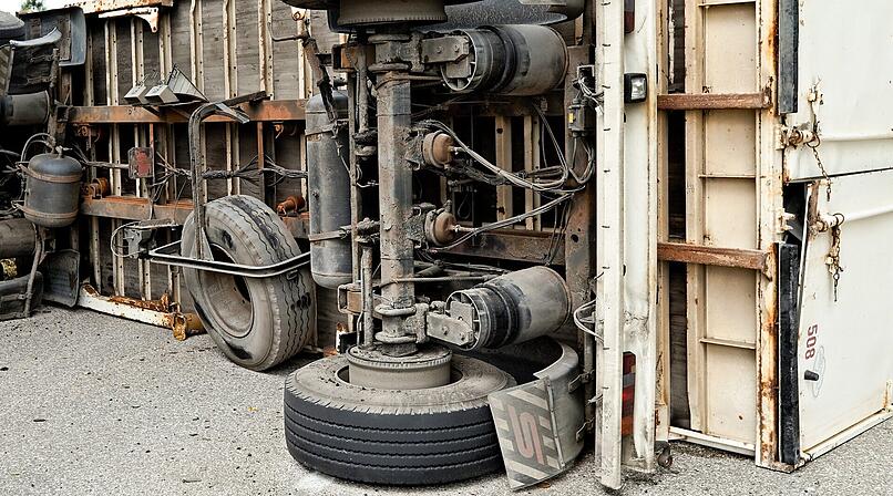 Mehrst&uuml;nde Sperrung wegen umgekipptem Lkw-Anh&auml;nger auf A70 im Kreis Bamberg