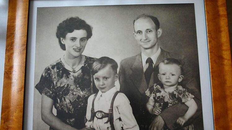 Karl Köster 1952 mit seiner Frau Luise und den Kindern Karl-Friedrich und Marianne, der jüngste Sohn Lothar war noch nicht auf der Welt.