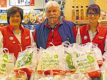 Eink&auml;ufer spenden f&uuml;r die Tafeln