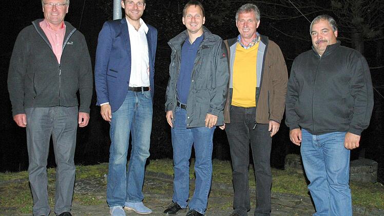 Hendrik Dressel gab den Vorsitz des Zweckverbandes an Martin Mittag ab. Dessen Stellvertreter ist Wolfram Thein. Aus dem Verbandsausschuss scheidet Jürgen Schramm aus, für ihn kommt Günther Grämer (von links). Foto: Bettina Knauth