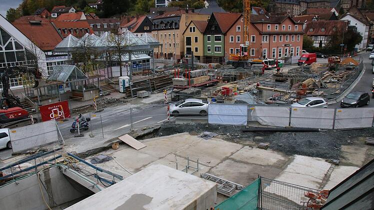 Oktober 2017 Der Einfahrtsbereich wird neu gestaltet.