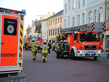 Am Montag gab es einen Gro&szlig;einsatz in Hof: Ein toter Mann war auf einem Dach gefunden worden. Foto: NEWS5 / Fricke