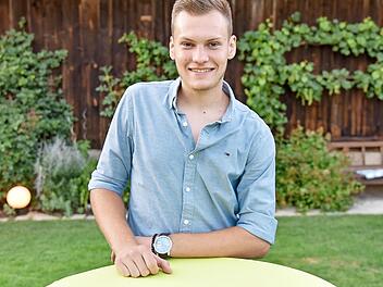 André Bayerlein, Auszubildender bei der es Plan + GartenWerkstatt GmbH in Neudrossenfeld, erzielte die besten Noten bei den Frühjahrsabschlussprüfungen der Landschaftsgärtner in Oberfranken.