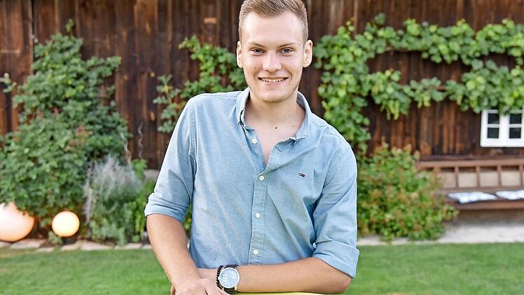 André Bayerlein, Auszubildender bei der es Plan + GartenWerkstatt GmbH in Neudrossenfeld, erzielte die besten Noten bei den Frühjahrsabschlussprüfungen der Landschaftsgärtner in Oberfranken.