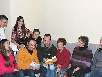 Die Syrer und ihre Betreuer aus Weingartsgreuth und Horbach fühlen sich schon wie eine große Familie. Foto: Andreas Dorsch