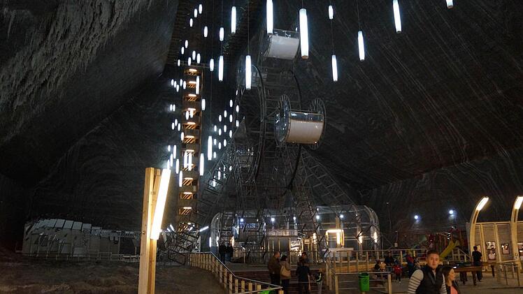 Unterirdische Freizeitanlagen mit einem Riesenrad: Die Saline bei Turda hat einiges zu bieten.