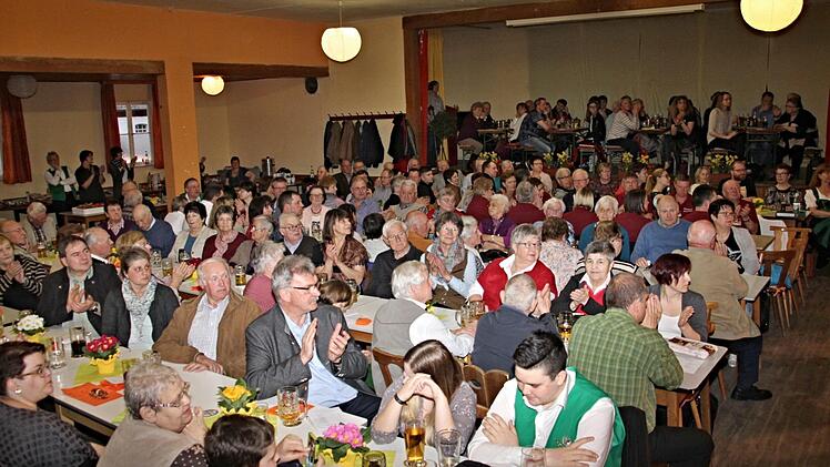 Voll besetzt war der Reisenwebersaal in Untermerzbach beim Frühlingskonzert der Blaskapelle Gereuth, das vom Musikverein Pfarrweisach mit gestaltet wurde. Foto: Helmut Will