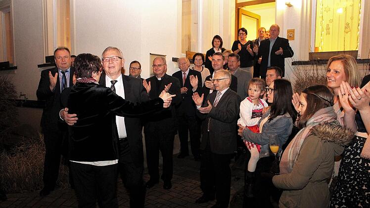 Zu den Klängen der Blaskapelle Gremsdorf wagten Waldemar und Rita Kleetz ein Tänzchen. Evi Seeger