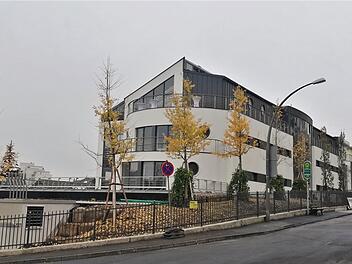 Unternehmer Eugen Münch hat in Garitz einen riesiges Wohn- und Geschäftshaus gebaut. Einen Teil bewohnt er selbst, einen Teil vermietet er, den Rest nutzt seine Stiftung. Foto: Sigismund von Dobschütz