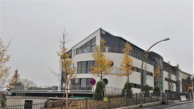 Unternehmer Eugen Münch hat in Garitz einen riesiges Wohn- und Geschäftshaus gebaut. Einen Teil bewohnt er selbst, einen Teil vermietet er, den Rest nutzt seine Stiftung. Foto: Sigismund von Dobschütz