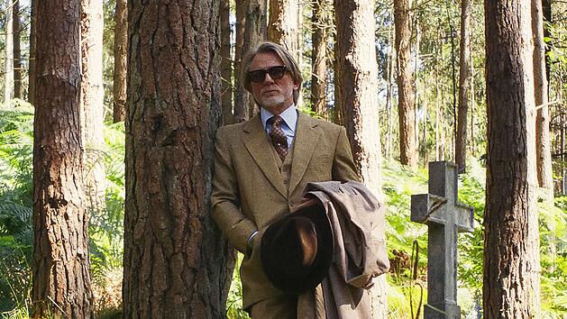 Aller guten Dinge sind drei - zumindest im Fall von Benoit Blanc. Am 12. Dezember schl&uuml;pft Daniel Craig erneut in die Rolle des cleveren Ermittlers.