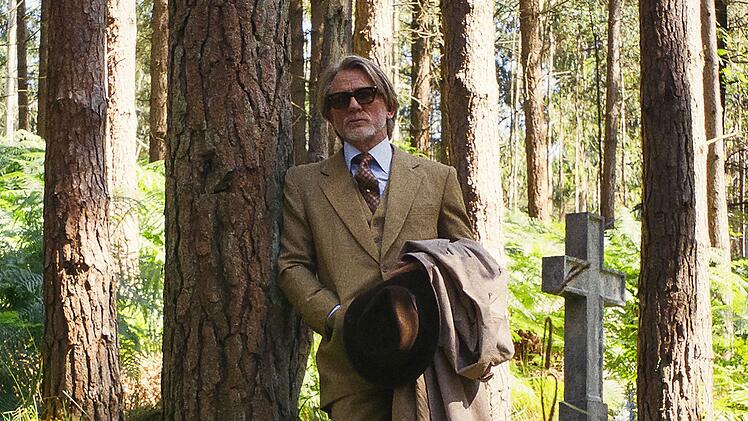 Aller guten Dinge sind drei - zumindest im Fall von Benoit Blanc. Am 12. Dezember schlüpft Daniel Craig erneut in die Rolle des cleveren Ermittlers.