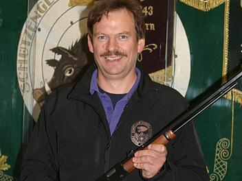 Zum zwölften Male  wurde  Helmut Stubenrauch bayerischer Meister in der Disziplin Unterhebelgewehr C.
