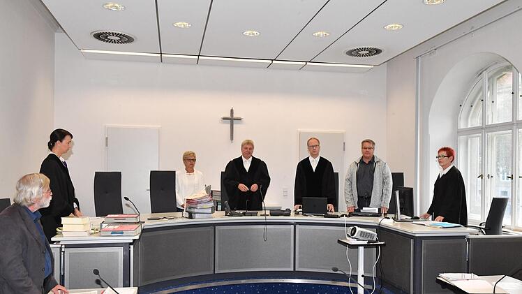 Die Große Strafkammer des Bamberger Landgerichts verurteilte zwei Männer, die das Möbelhaus Neubert überfallen hatten, zu mehrjährigen Haftstrafen. Foto: Ronald Rinklef
