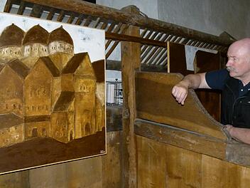 Alexander Dettmar ist von dem Marstall des Historischen Museums als Ausstellungsort sehr angetan.  Fotos: Marion Krüger-Hundrup