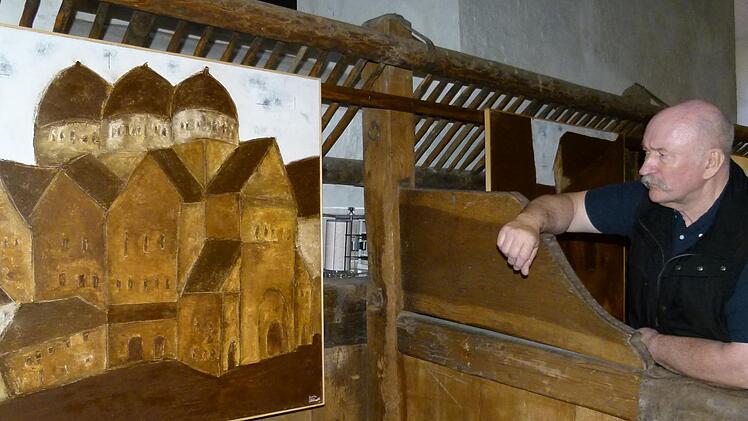 Alexander Dettmar ist von dem Marstall des Historischen Museums als Ausstellungsort sehr angetan.  Fotos: Marion Krüger-Hundrup