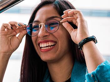 Richtige Brillenpflege: So vermeiden Sie Kratzer und Schäden