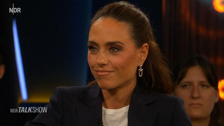 Franca Lehfeldt hat in der "NDR Talk Show" &uuml;ber ihr Leben als berufst&auml;tige Mutter gesprochen.