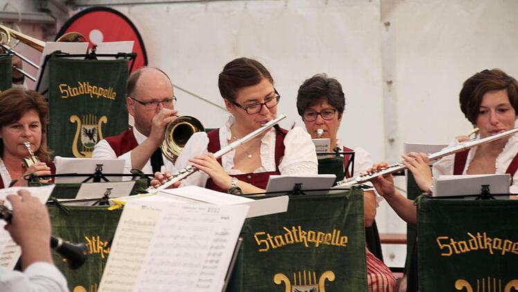 Impressionen vom "Lokalklang" im Festzelt auf dem Coburger Schlossplatz.Foto: Jochen Berger