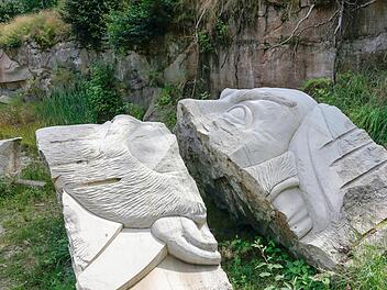 Im Steinbruch in Breitbrunn liegt noch der Kopf von Donald Sutherland - f&uuml;r den Hollywood-Film "Die Tribute von Panem" wurde Pr&auml;sident Snow im November 2015 gest&uuml;rzt. Alle Fotos: Matthias Hoch