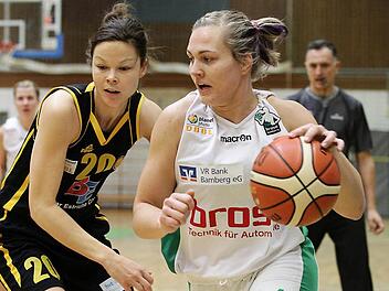 Abwehrstark im Derby gegen W&uuml;rzburg: Janett Perv (r.) Foto: sportpress