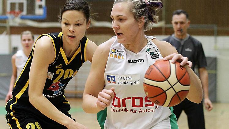 Abwehrstark im Derby gegen W&uuml;rzburg: Janett Perv (r.) Foto: sportpress