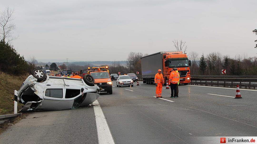 Autos überschlagen sich auf A9 bei Trockau - Ein Schwerverletzter
