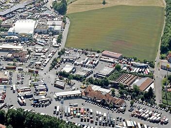 An Pfingsten findet am Autohof Strohofer üblicherweise das Trucker&Country-Festival statt. Zahlreiche LKW-Fahrer bevölkern dann die große Anlage an der A3 bei Geiselwind und feiern zusammen. Aufgrund der Corona-Pandemie ist in diesem Jahr jedoch alles anders. Foto: Autohof Strohofer
