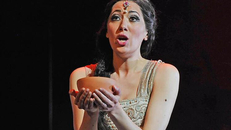 Szene aus Léo Delibes "Lakmé" am Landestheater CoburgFoto: Andrea Kremper