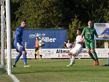 Matchwinner für den FC Sand: Ralph Thomann (2.v.r.) markierte in der 55. Minute den 1:0-Siegtreffer gegen den ATSV Erlangen in der Bayernliga Nord. Ryan Evans