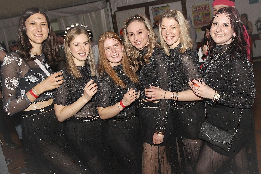 Super Stimmung beim Meeder Zeltfasching 2025!