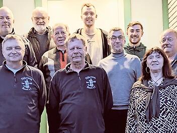 Im Bild (v. l.) Marco Hofmann, Wolfgang Schramm, Stadtrat Winfried Lebok, Wolfgang Heller, Dieter Endres, Felix Hummel, Timo Stumpf, Maximilian Schedel, Barbara Beck und Michael Schmidt.