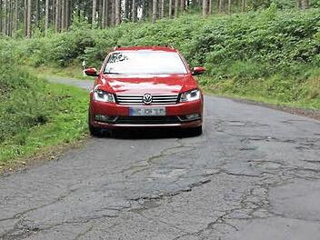 Holprig und schmal ist der Weg zwischen Judenbach und Schauberg für Autofahrer.