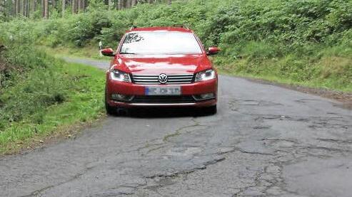 Holprig und schmal ist der Weg zwischen Judenbach und Schauberg für Autofahrer.