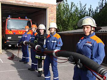 Die Jugendfeuerwehren, wie hier in Frohnlach, sind ein typisches Beispiel für ehrenamtliches Engagement - bei den Jugendlichen und den Ausbildern gleichermaßen. Um solche gewachsenen Strukturen zu stärken und landkreisweit zu vernetzen, soll im Coburger Landratsamt bald eine neue Stelle geschaffen werden. Foto: CT-Archiv Alexandra Kemnitzer