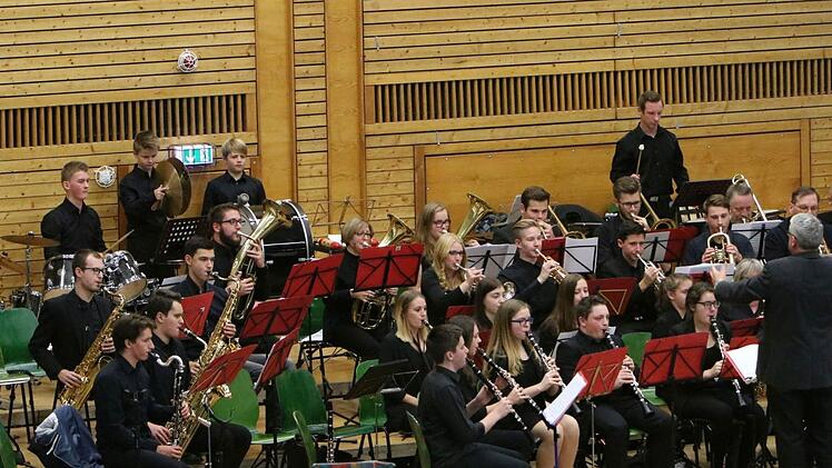 Impresionen vom Sinfoniekonzert in der Franz Goebel Halle Rödental mit dem Jugendorchester Rödental und dem Orchester der Musikfreunde NeustadtFoto: Jochen Berger