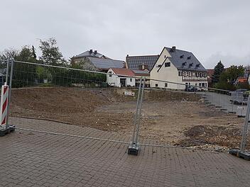 Der Geschäftsgebäude-Komplex in der Bürgermeister-Kleinlein-Straße wurde abgerissen. Hier sollen 20 bis 25 Wohnungen entstehen.
