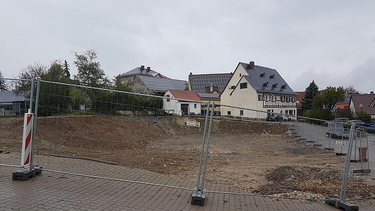 Der Geschäftsgebäude-Komplex in der Bürgermeister-Kleinlein-Straße wurde abgerissen. Hier sollen 20 bis 25 Wohnungen entstehen.