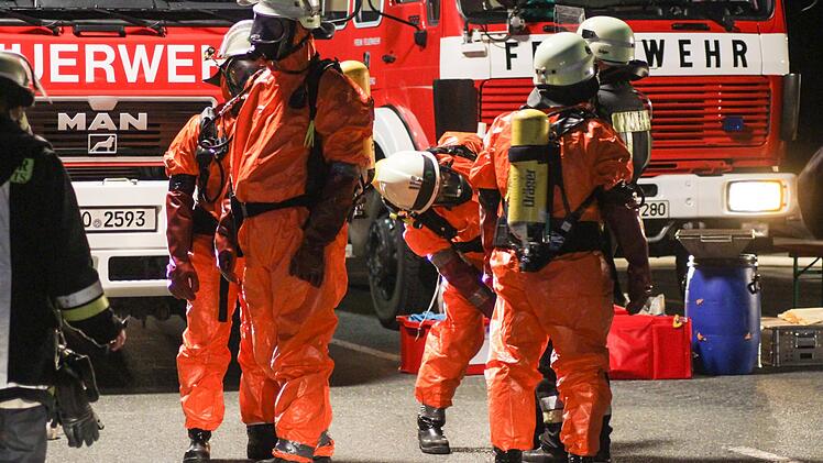 LKW Unfall mit Gefahrgutaustritt auf der A9 bei Hof-West