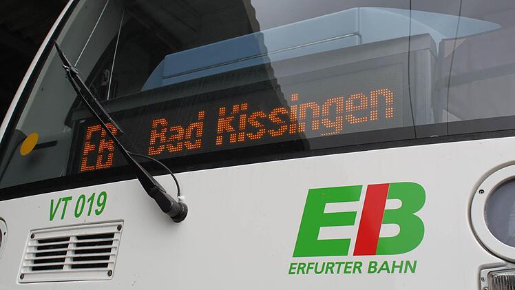 Die Regio-Shuttles der Erfurter Bahn werden auch die den kommenden zwölf Jahren die Strecken auf dem Kissinger Stern bedienen. Fotos: Thomas Mäuser